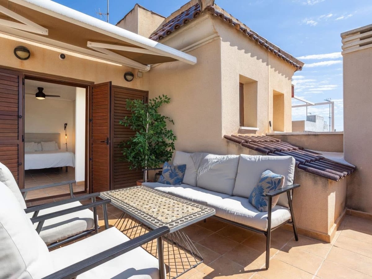 Beachfront 3-Bedroom House with Sea View Terrace - Image 1